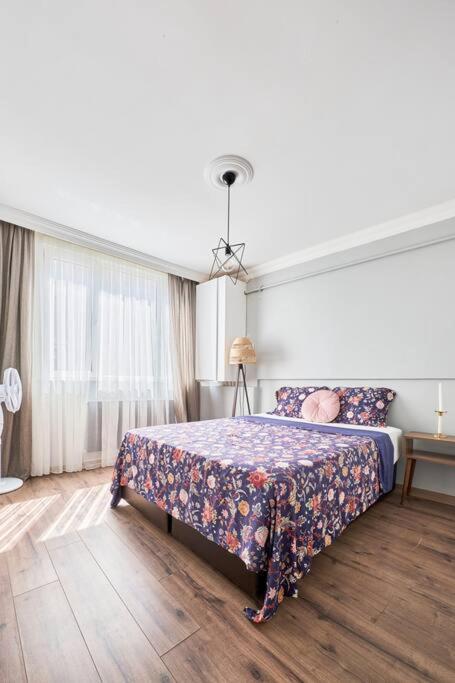 A Flat In The Center With Terrace Apartament *