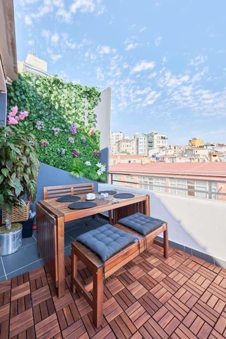 Apartament A Flat In The Center With Terrace Istanbul