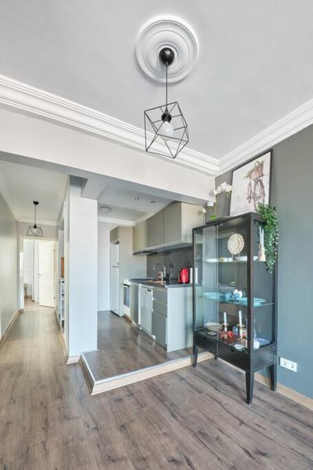A Flat In The Center With Terrace Apartament